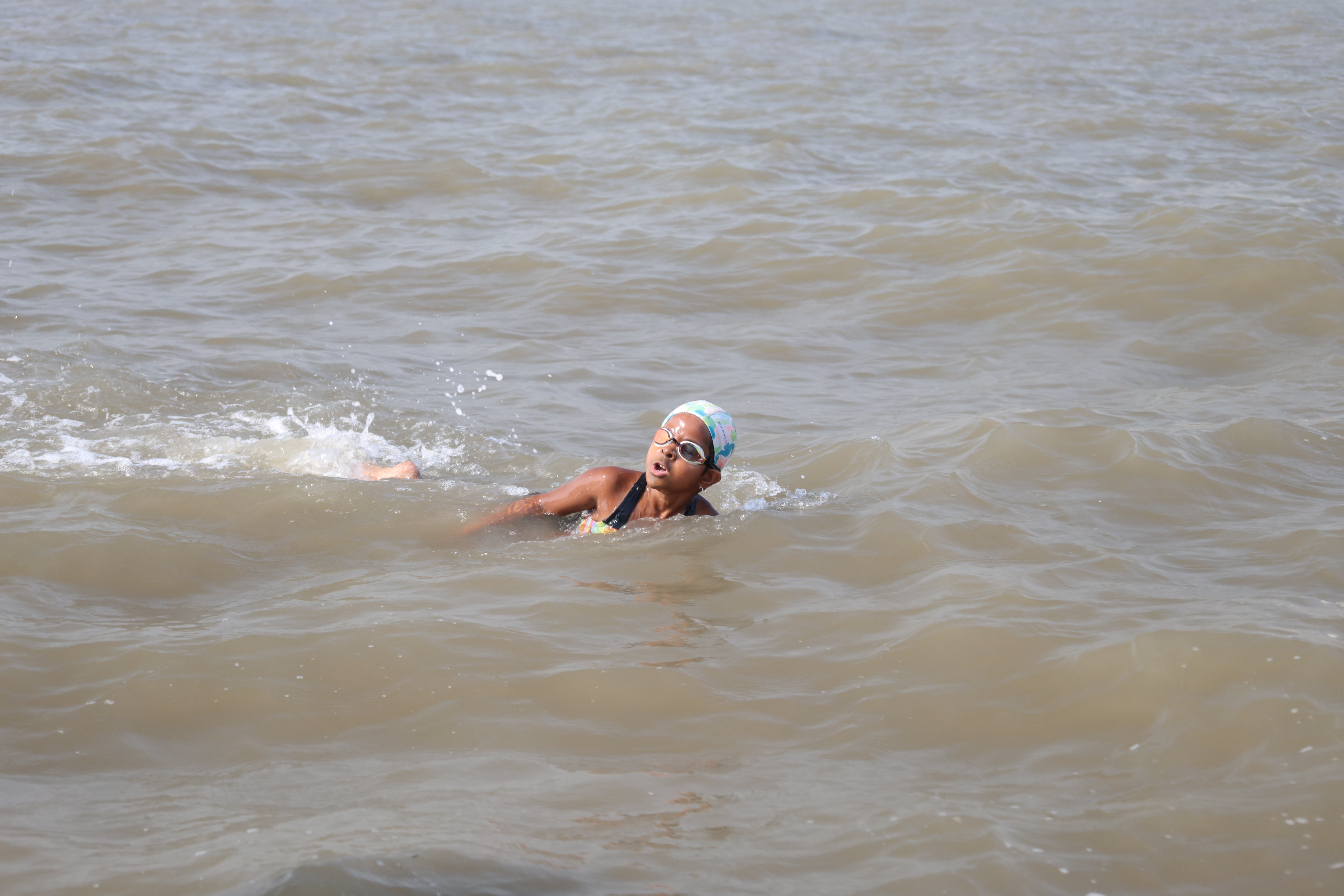 Ishani Shinde swimming in open water